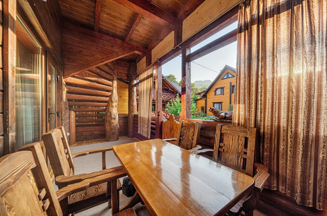 Villa Хата Різьбяра Byalobereska Esterno foto