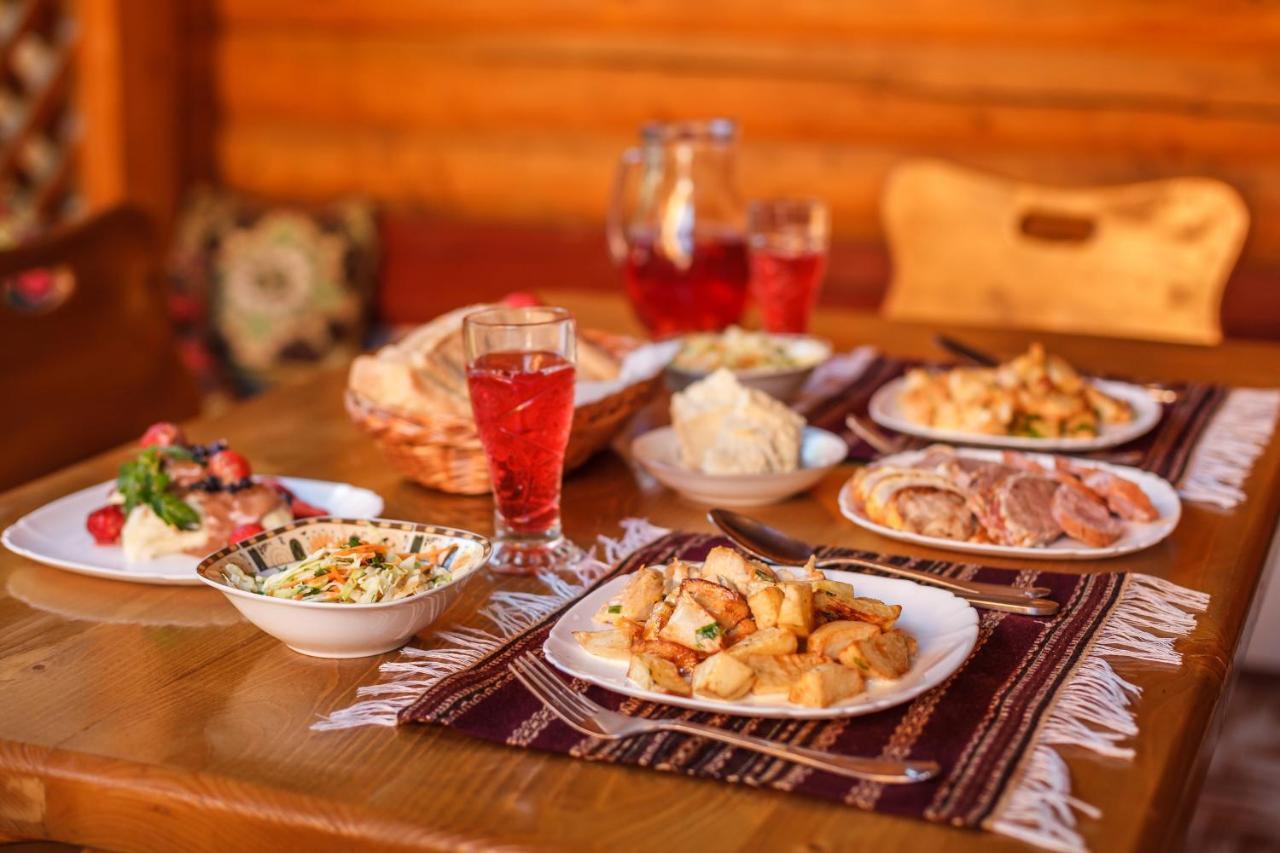 Villa Хата Різьбяра Byalobereska Esterno foto