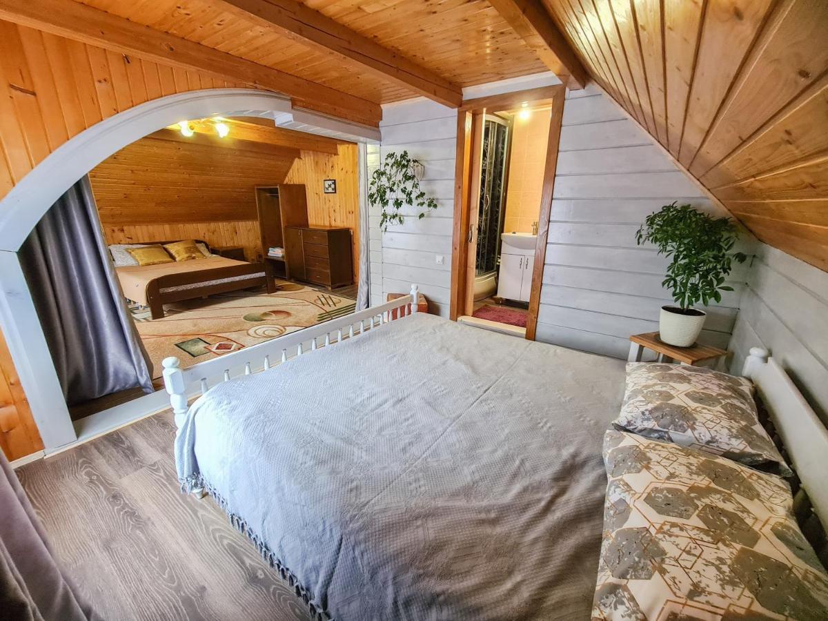 Villa Хата Різьбяра Byalobereska Esterno foto